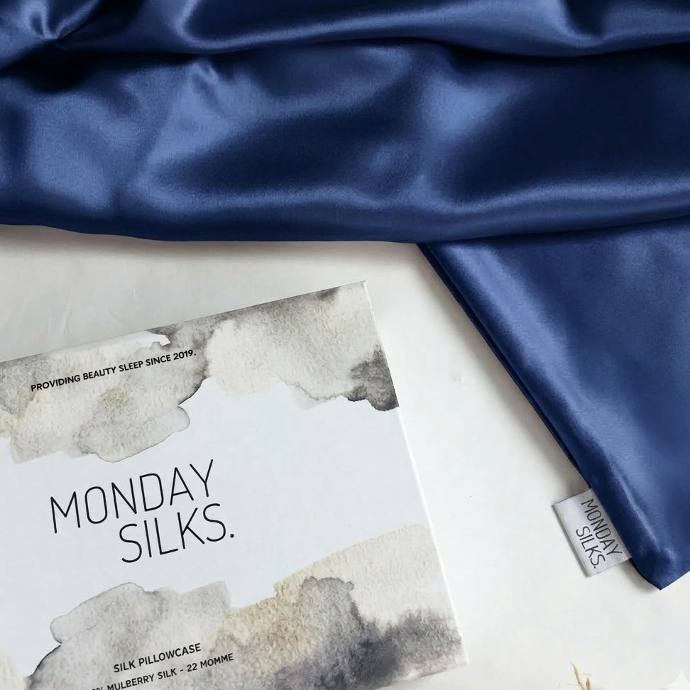 silk pillowcase 22 mome navy blue | monday silks